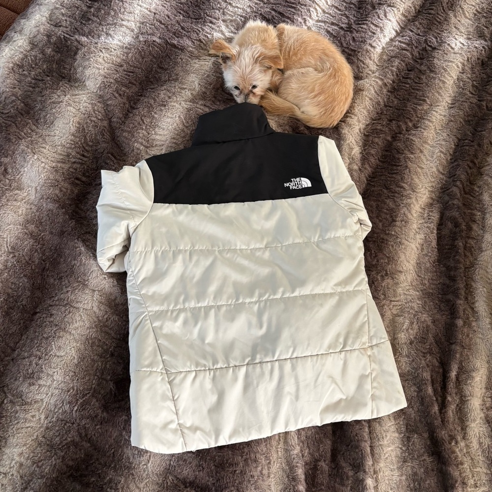 North Face puffer jacket - Picture 3 of 7